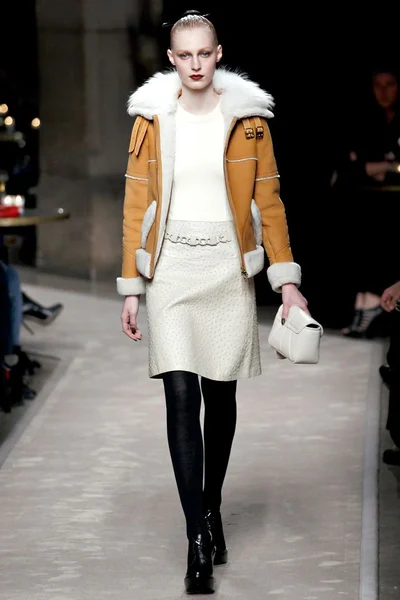 Look 29